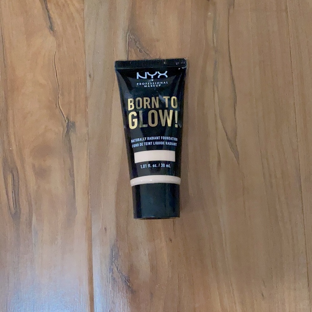 Nyx born to glow foundation